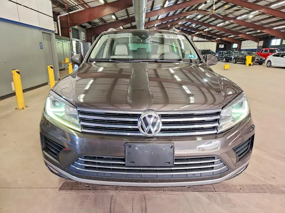 2016 VOLKSWAGEN TOUAREG SPORT  