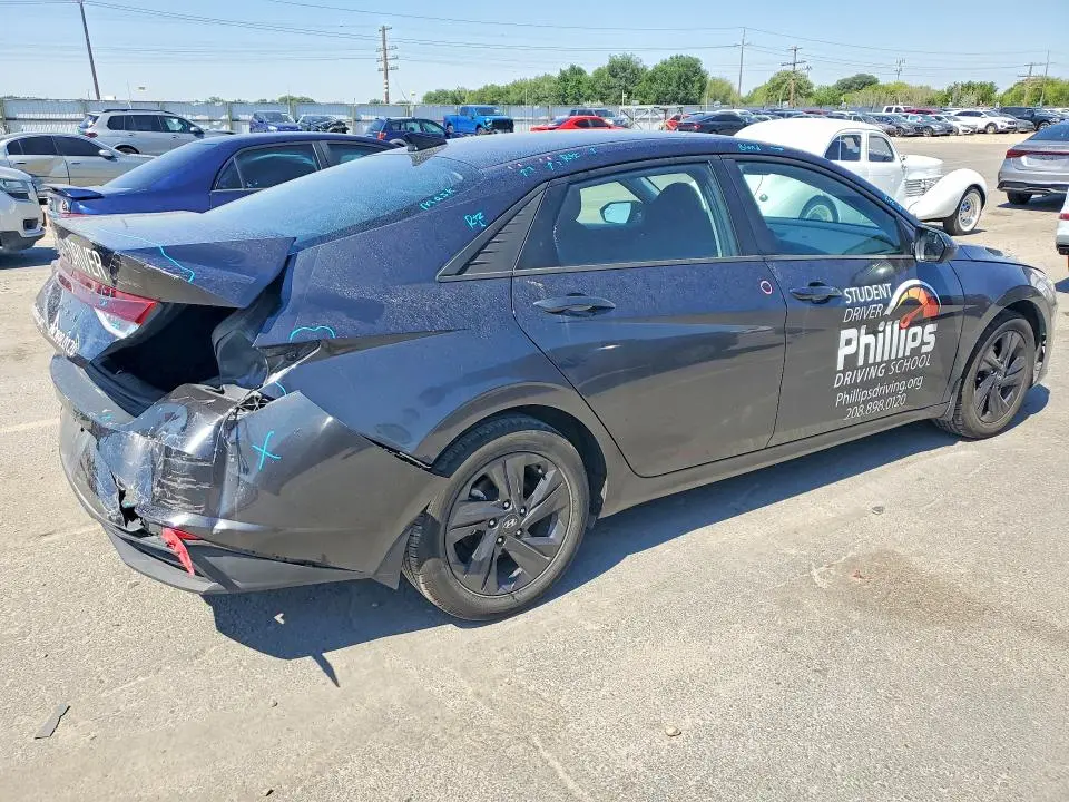 2022 HYUNDAI ELANTRA SEL  