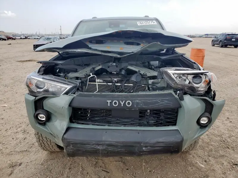 2023 TOYOTA 4RUNNER SE  