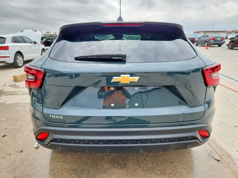 2025 CHEVROLET TRAX LS  