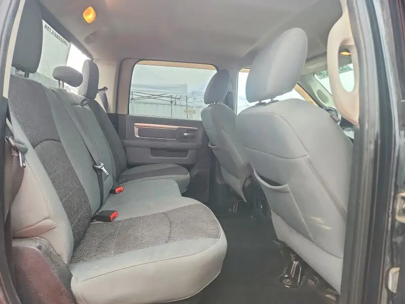 2016 RAM 1500 SLT  