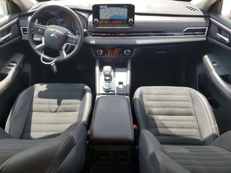 2024 MITSUBISHI OUTLANDER SE  