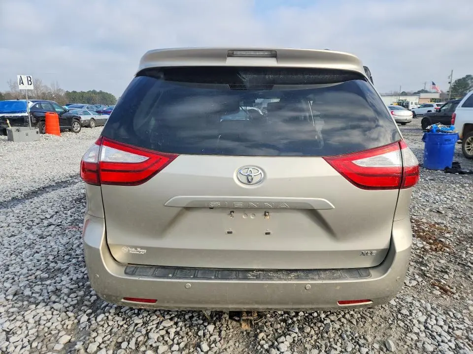 2016 TOYOTA SIENNA XLE  