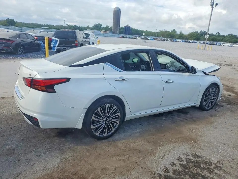 2023 NISSAN ALTIMA SL  