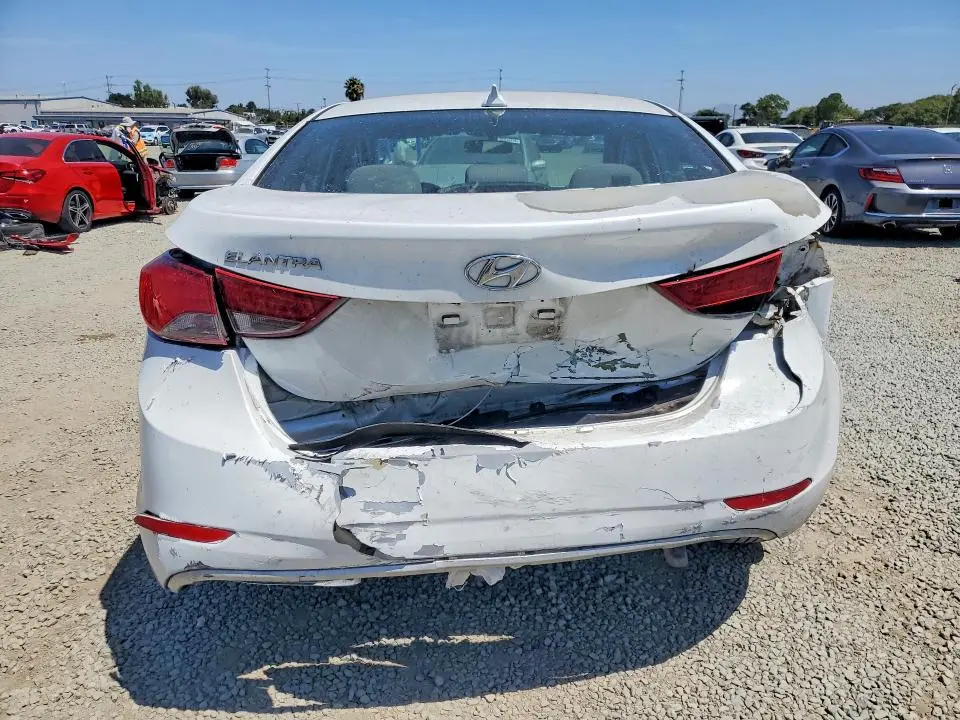 2016 HYUNDAI ELANTRA SE  