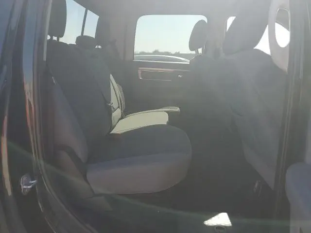 2018 RAM 1500 SLT  
