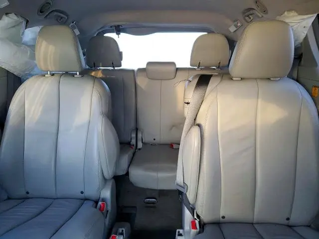 2013 TOYOTA SIENNA XLE 8-PASSENGER  