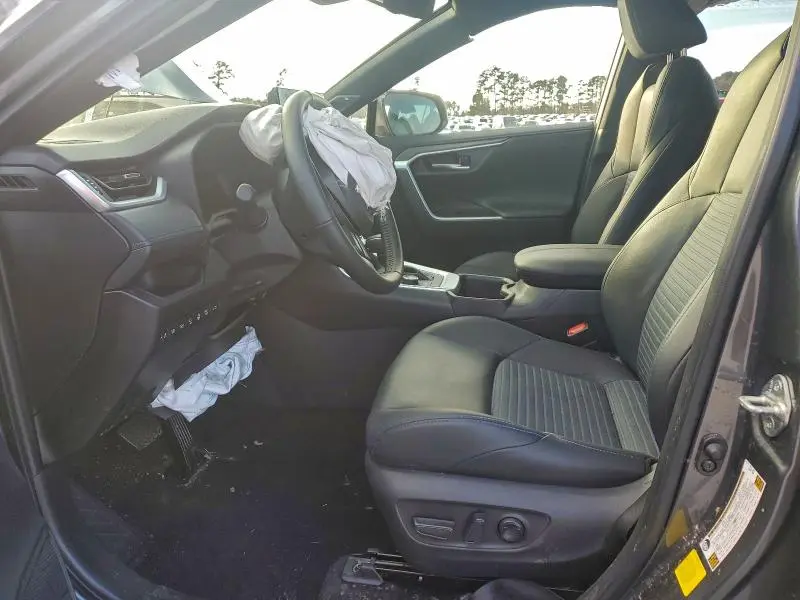 2025 TOYOTA RAV4 XSE  