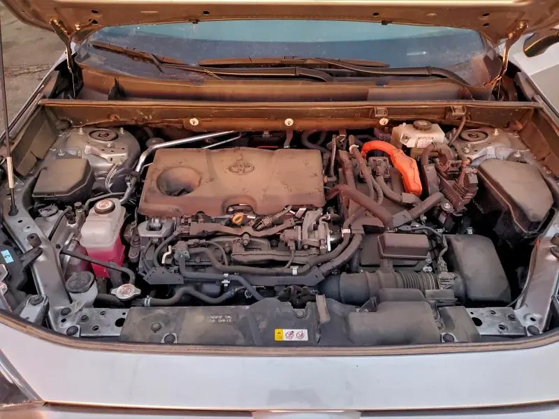 2021 TOYOTA RAV4 XLE  