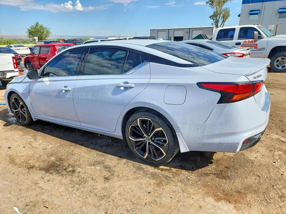2023 NISSAN ALTIMA SR  