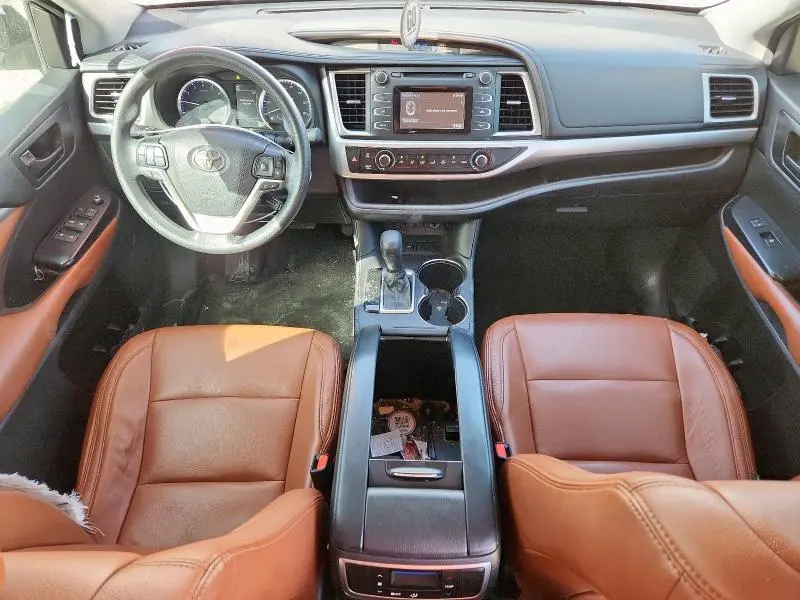 2018 TOYOTA HIGHLANDER LE  