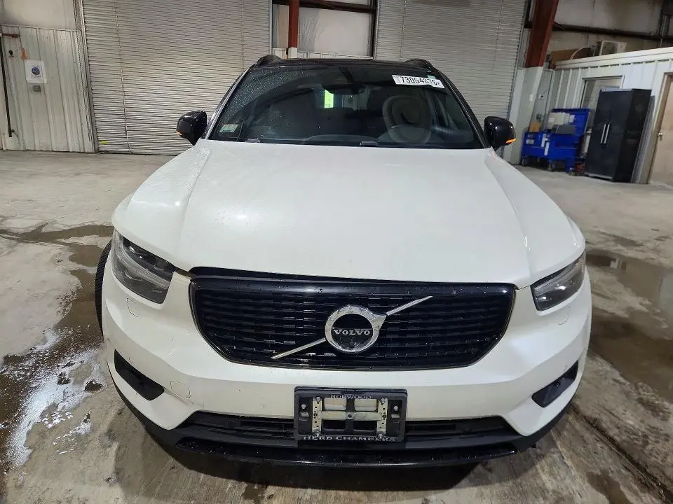 2021 VOLVO XC40 T5 R-DESIGN  