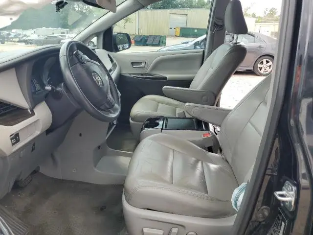 2018 TOYOTA SIENNA XLE  