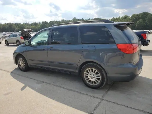 2010 TOYOTA SIENNA XLE  