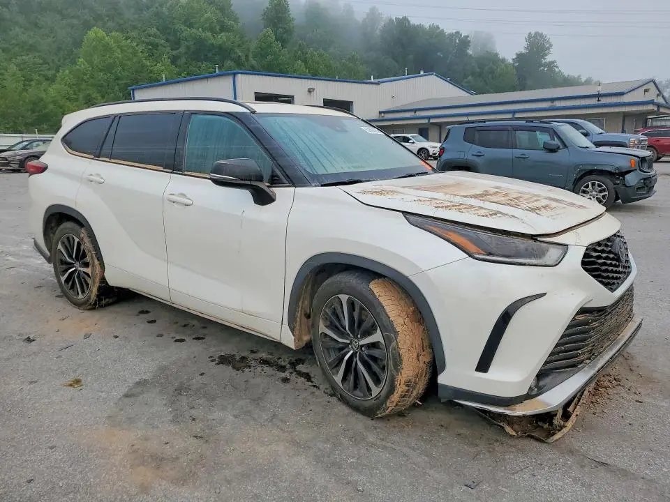 2021 TOYOTA HIGHLANDER XSE  