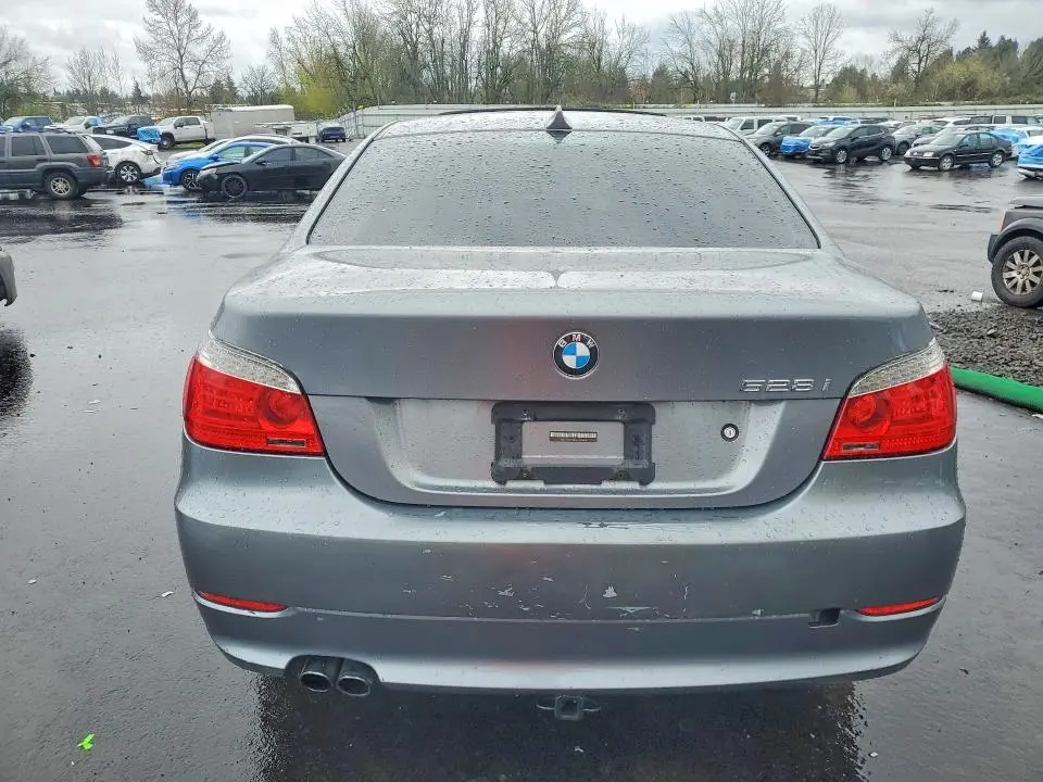 2010 BMW 528 XI  