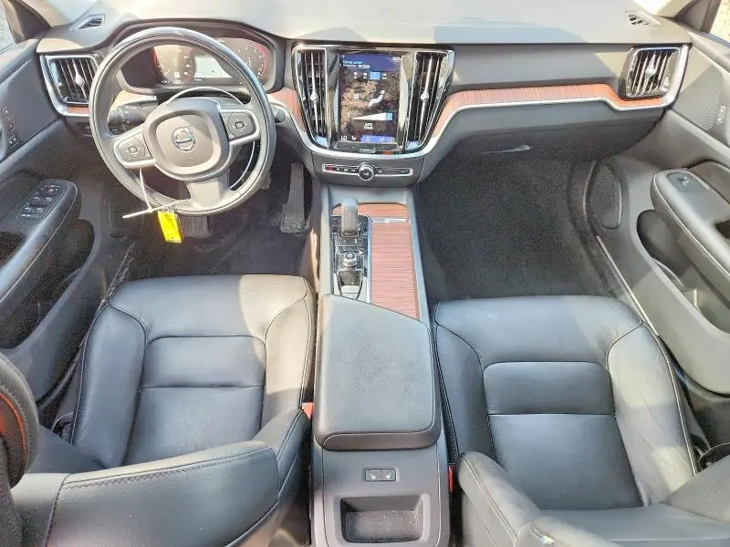 2022 VOLVO S60 B5 MOMENTUM  
