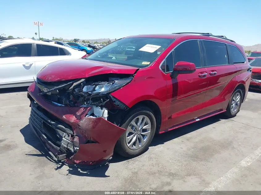 2026 TOYOTA SIENNA XLE