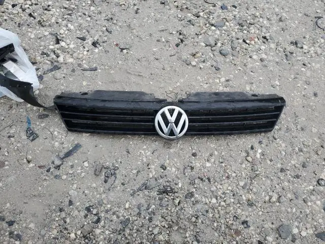 2011 VOLKSWAGEN JETTA SE  