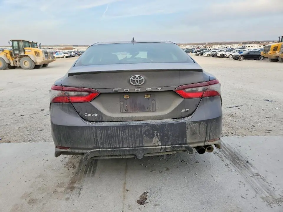 2021 TOYOTA CAMRY SE  