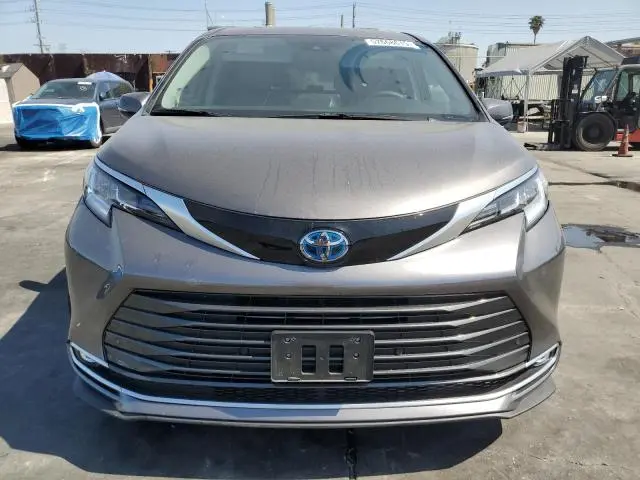 2024 TOYOTA SIENNA LIMITED  