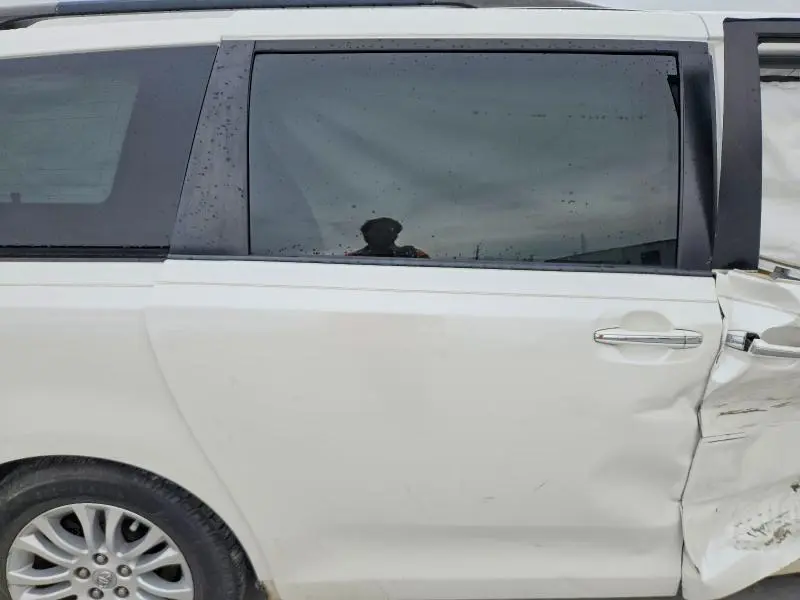 2015 TOYOTA SIENNA XLE PREMIUM 8-PASSENGER  