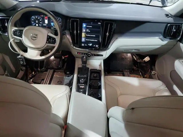 2020 VOLVO V60 CROSS COUNTRY T5 MOMENTUM  