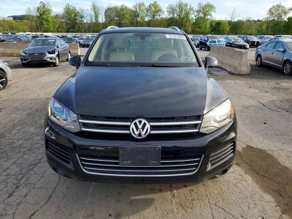 2013 VOLKSWAGEN TOUAREG V6  