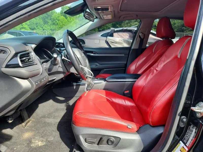 2019 TOYOTA CAMRY SE  