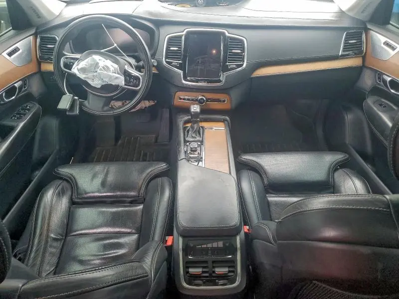 2017 VOLVO XC90 T6  