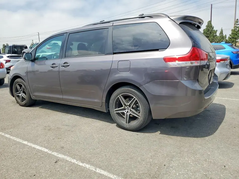 2011 TOYOTA SIENNA LE  