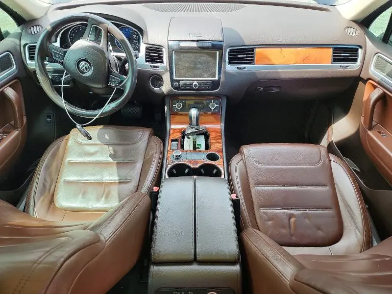 2011 VOLKSWAGEN TOUAREG V6  