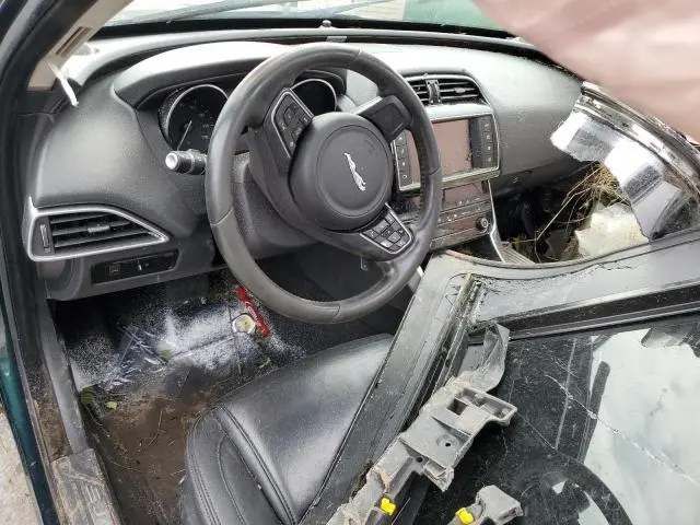 2017 JAGUAR XE PRESTIGE  