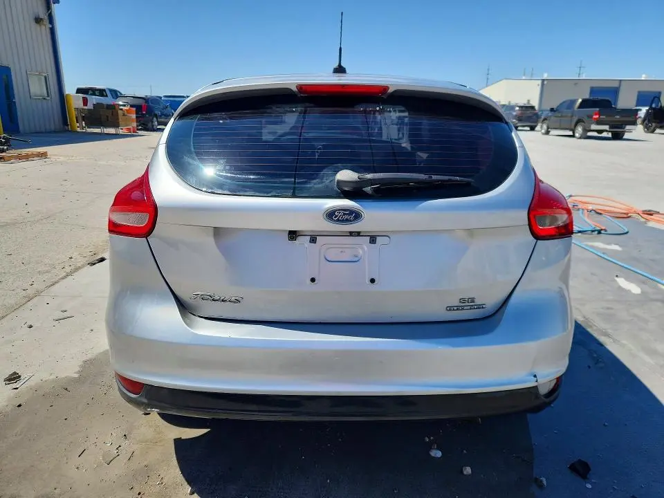 2016 FORD FOCUS SE  