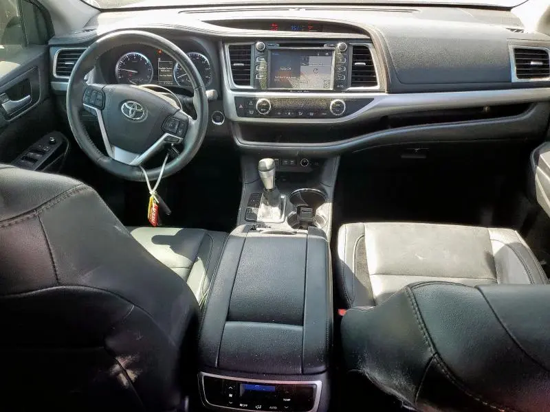 2017 TOYOTA HIGHLANDER SE  