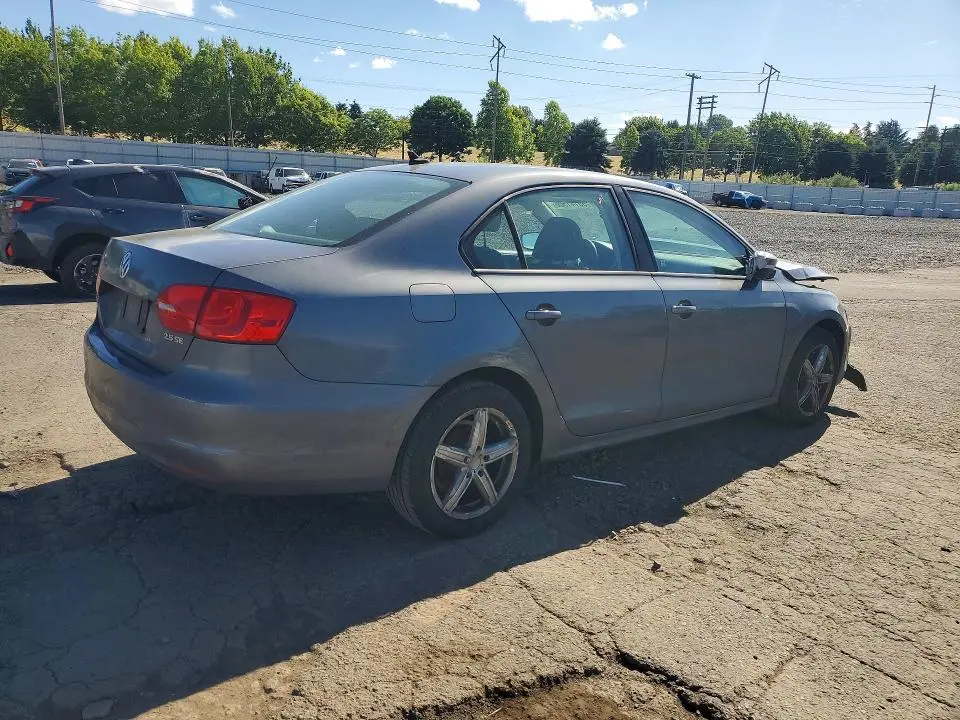 2011 VOLKSWAGEN JETTA SE  