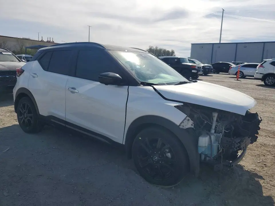 2023 NISSAN KICKS SR  