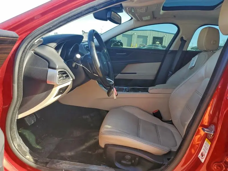 2017 JAGUAR XE PRESTIGE  