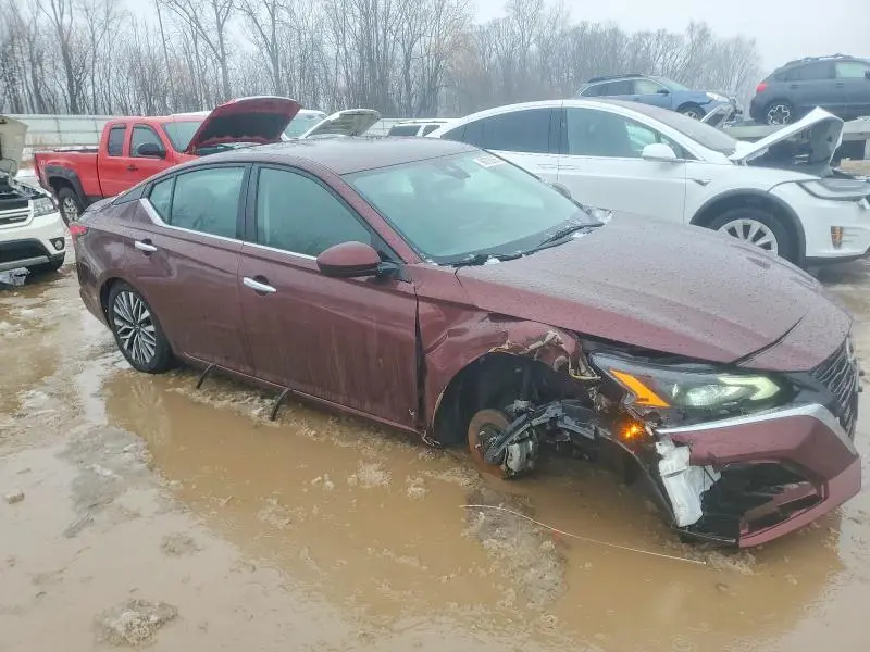 2023 NISSAN ALTIMA SV  