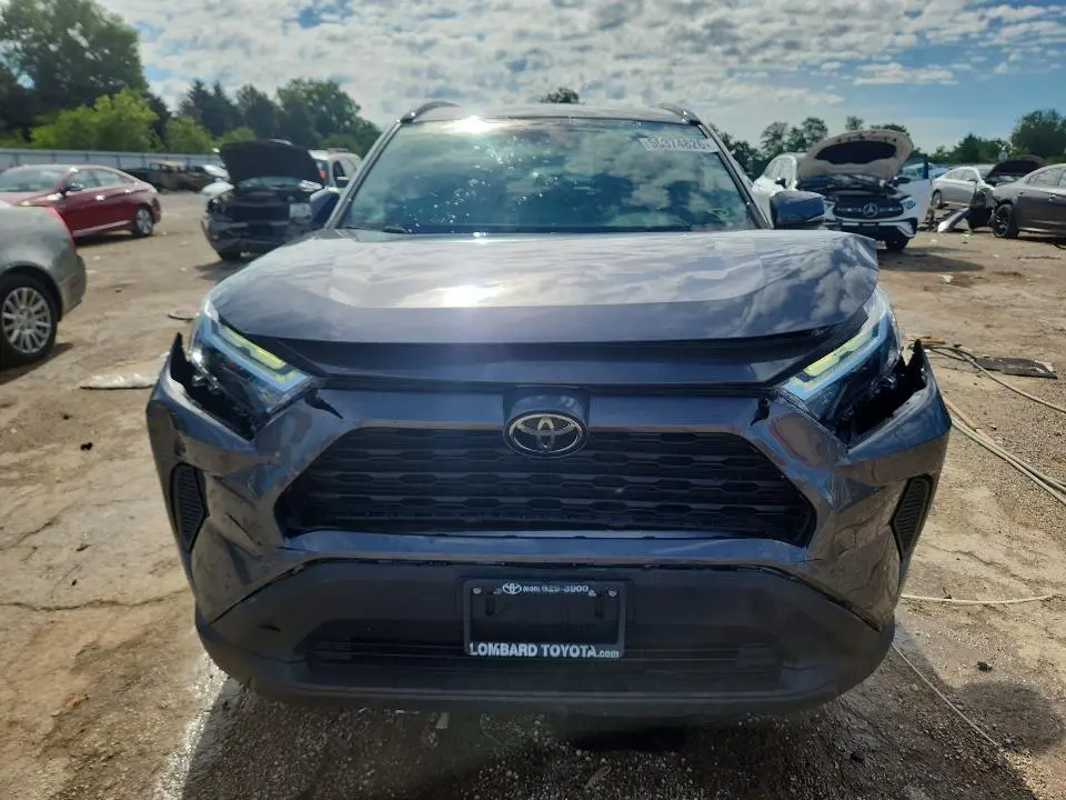 2022 TOYOTA RAV4 XLE  