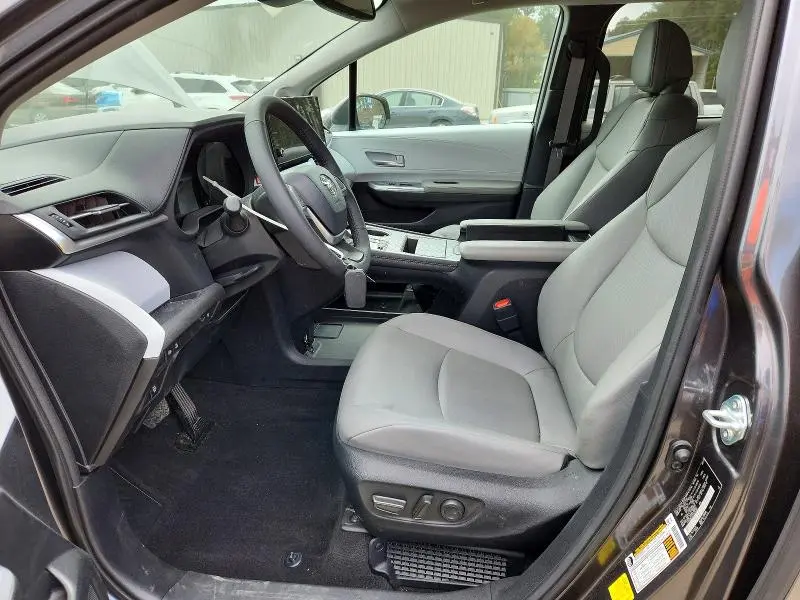 2025 TOYOTA SIENNA XLE 7-PASSENGER  