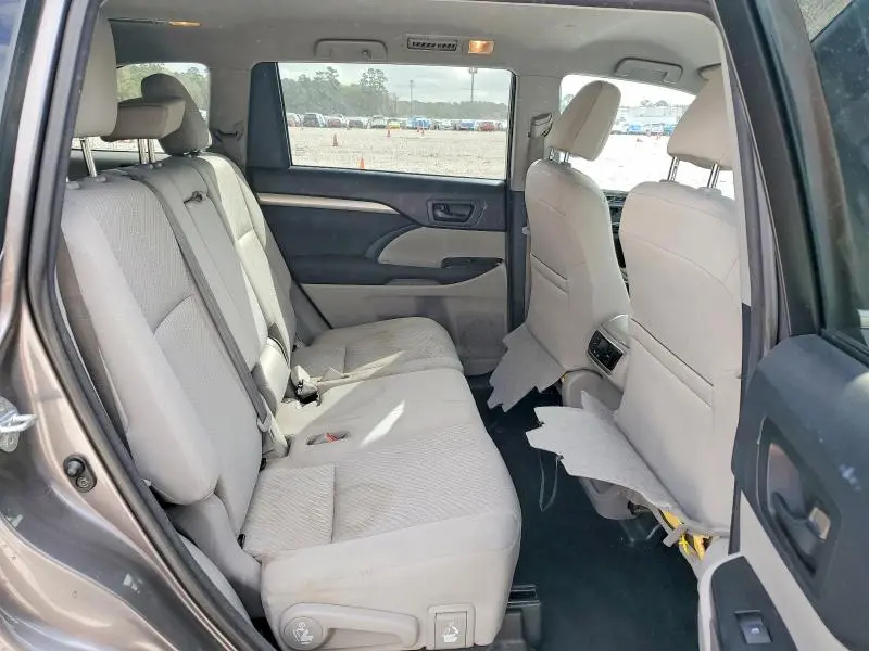 2017 TOYOTA HIGHLANDER LE  