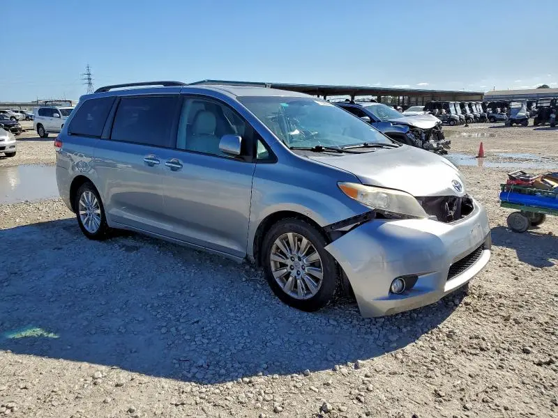 2011 TOYOTA SIENNA XLE  