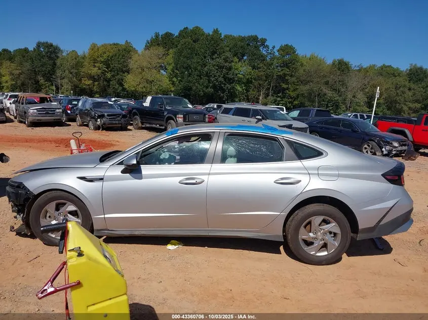 2025 HYUNDAI SONATA SE