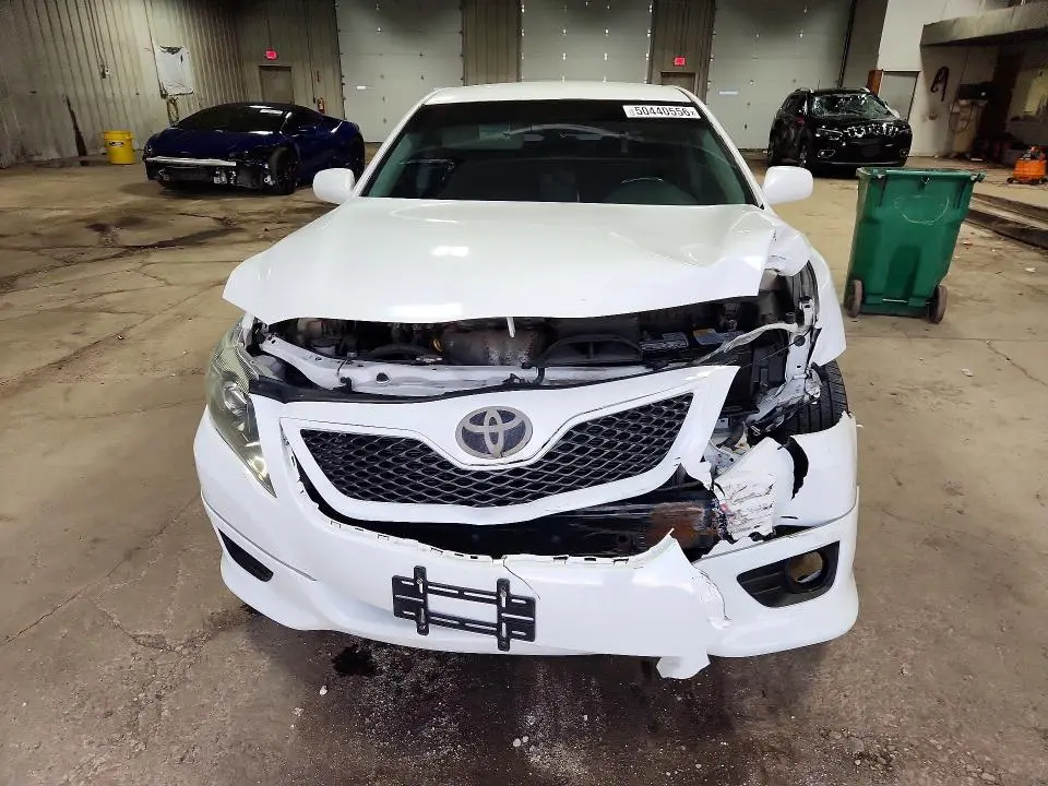 2011 TOYOTA CAMRY SE  