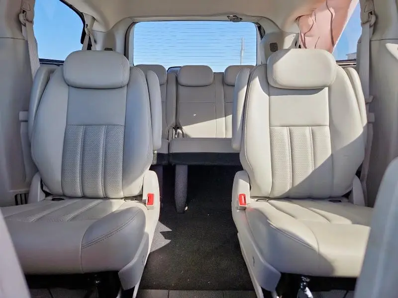 2010 CHRYSLER TOWN & COUNTRY TOURING PLUS  