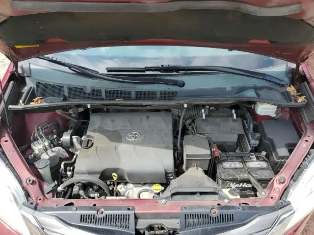 2013 TOYOTA SIENNA XLE  