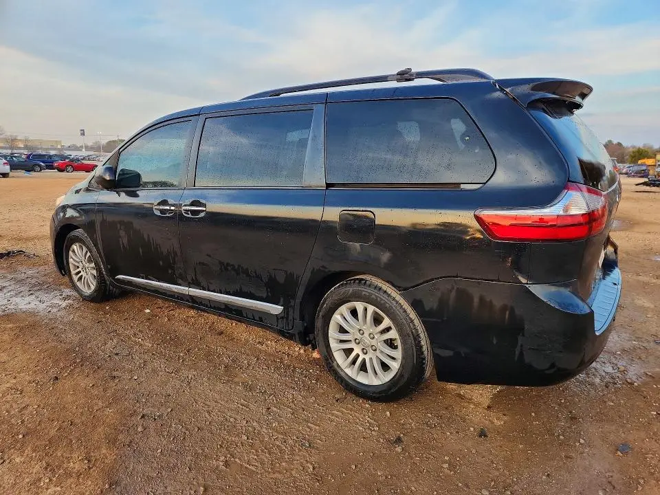 2015 TOYOTA SIENNA XLE 8-PASSENGER  