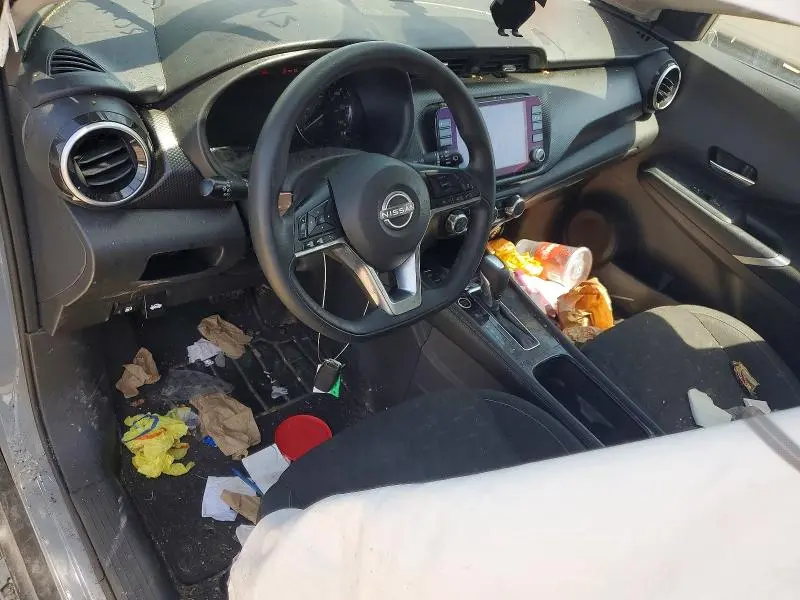 2024 NISSAN KICKS SV  