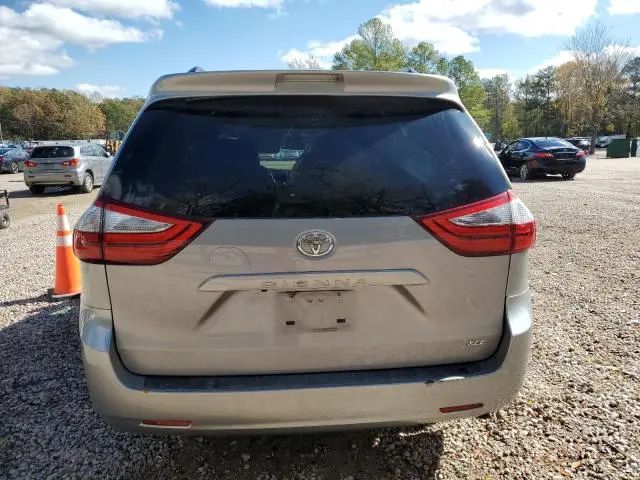 2017 TOYOTA SIENNA XLE  